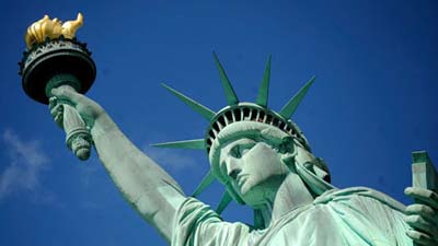 Корона и факел нью-йоркской Статуи Свободы вновь засияли после урагана «Сэнди»
