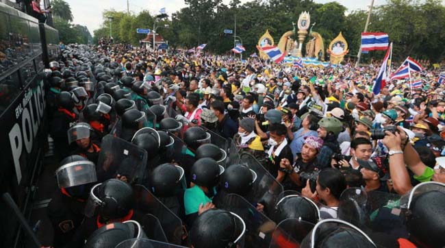 Учасники демонстрацій в Таїланді заблокували головні перехрестя в Бангкоку