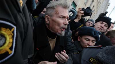 В Москве на Триумфальной площади митинг оппозиции разгоняет полиция