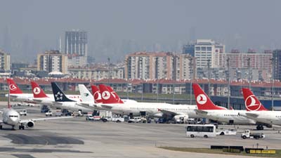 В стамбульском аэропорту ищут бомбу в одном из самолетов