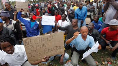 Забастовки шахтеров из ЮАР колбасят всю страну
